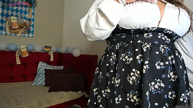 Chat +18 de MonikaCharming ao vivo