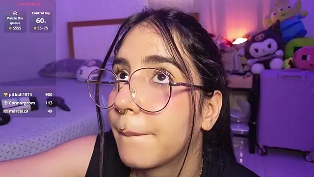 Kittyhelll_ Adlı Modelin Canlı Sohbet Odası