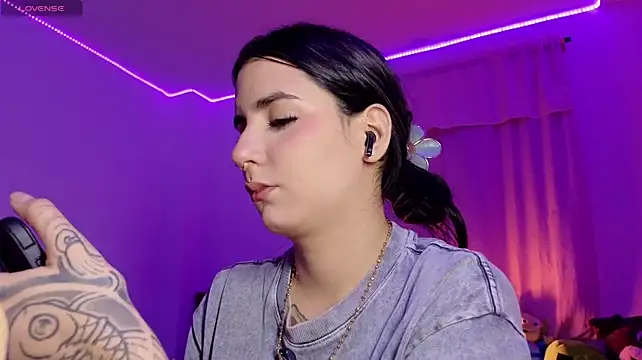 XXX chat uživo modela Kittyhelll_