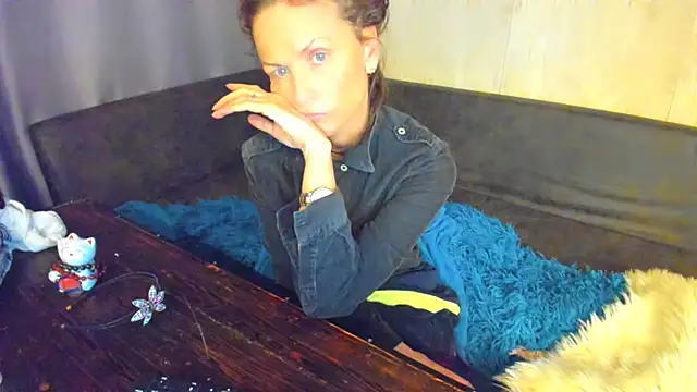 Elizabe_th Adlı Modelin Canlı XXX Sohbeti