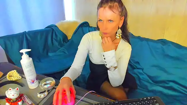 Elizabe_th – Naživo XXX chat