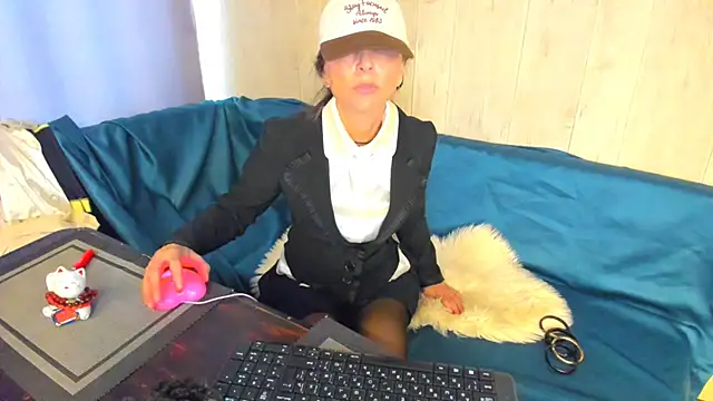 Elizabe_th Chat XXX live