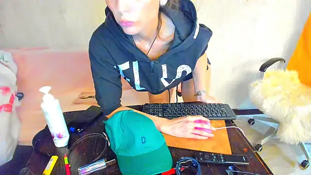 Elizabe_th Live XXX-chat