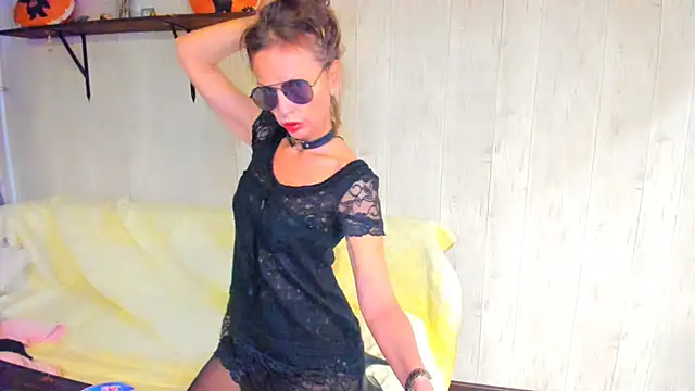 Elizabe_th Live XXX-chat