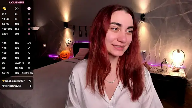 Pokazy przed kamerką – hannacheekss_