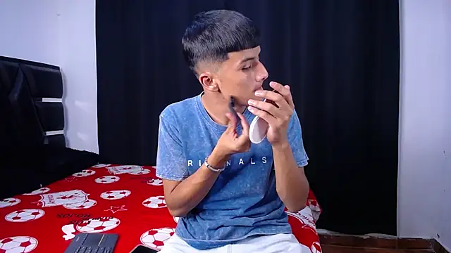 Fernando_Official élő XXX-chatje