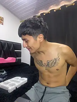 Show modela Fernando_Official na web-kameri