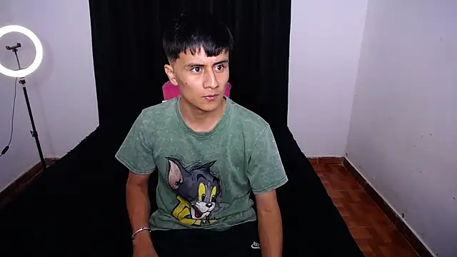 Fernando_Official Adlı Modelin Web Kamerası Şovu