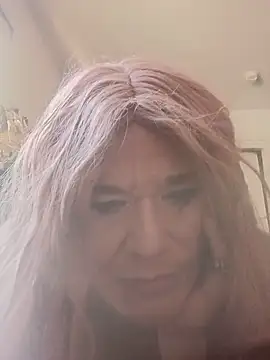 deedeedoll82222 webkamerás műsora