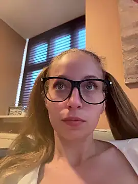 Mrs_Mr_007n Webbikameraesitys