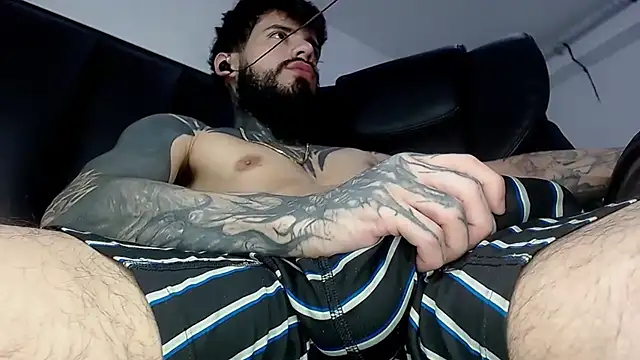 BlackTattooKing Adlı Modelin Canlı XXX Sohbeti