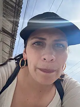 Alysson-- 在線直播表演