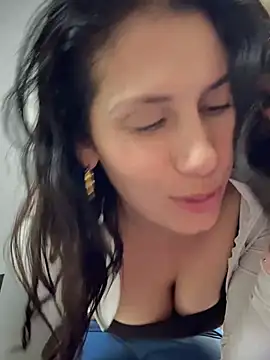 Alysson-- Show in webcam