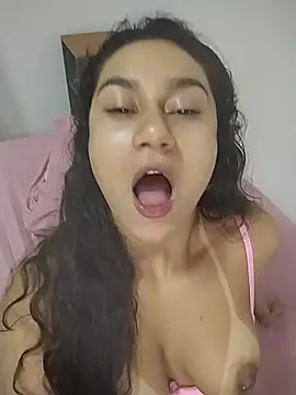 yummi_greluda Chat XXX live