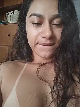 Chat +18 de yummi_greluda ao vivo