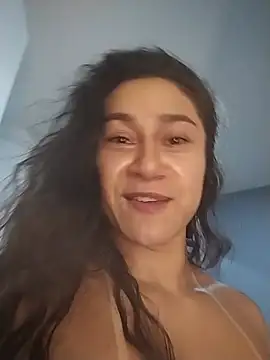 Show de yummi_greluda na webcam