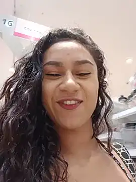Show de yummi_greluda na webcam