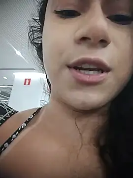Show de yummi_greluda na webcam