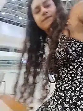 Chat +18 de yummi_greluda ao vivo
