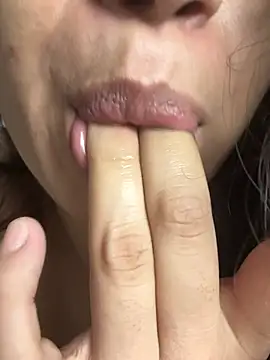צ'אט XXX בשידור חי של yummi_greluda