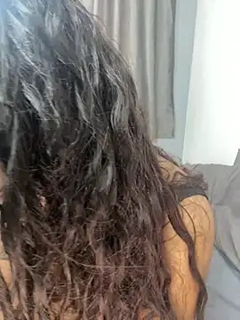 yummi_greluda's Webcam Show