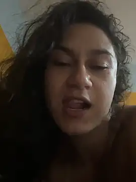 yummi_bigclitn Live XXX chat