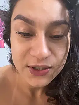 Show de yummi_bigclit na webcam