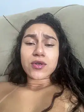 yummi_bigclit Webcam show