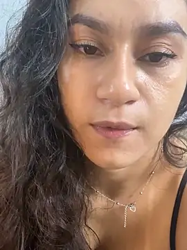 yummi_bigclit live XXX chat