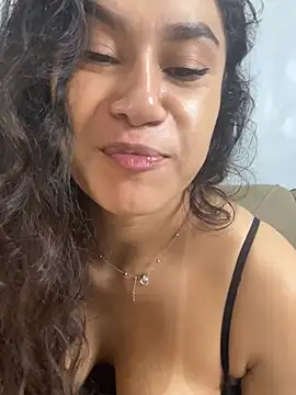 Chat XXX ao vivo de yummi_bigclit