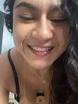 yummi_bigclit Live XXX-chat