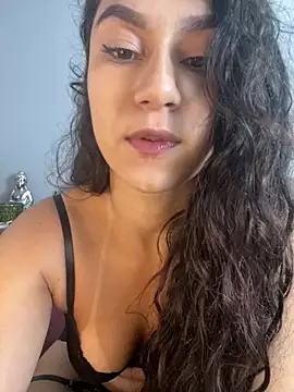 Pokazy przed kamerką – yummi_bigclit