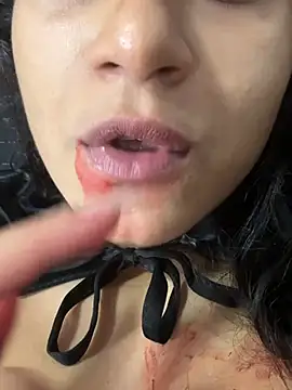 yummi_bigclit Webcam-Show