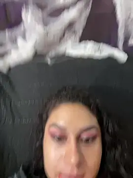Show de yummi_bigclit na webcam