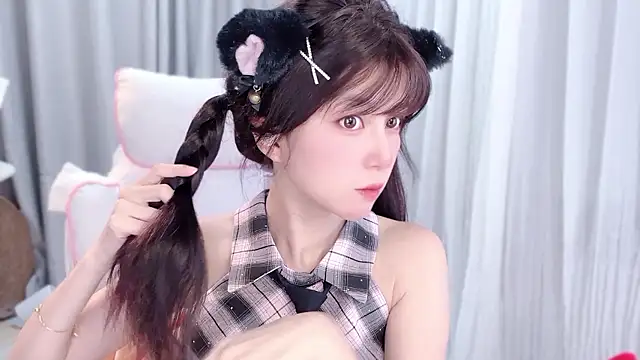 hi-AnAn Adlı Modelin Canlı XXX Sohbeti