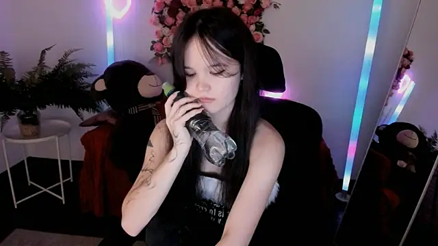 Elainebeness Adlı Modelin Canlı XXX Sohbeti
