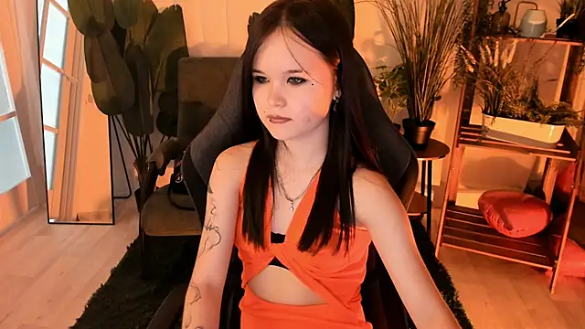 Elainebeness Adlı Modelin Canlı XXX Sohbeti
