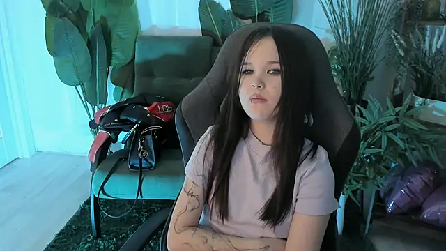 Elainebeness 现场XXX聊天