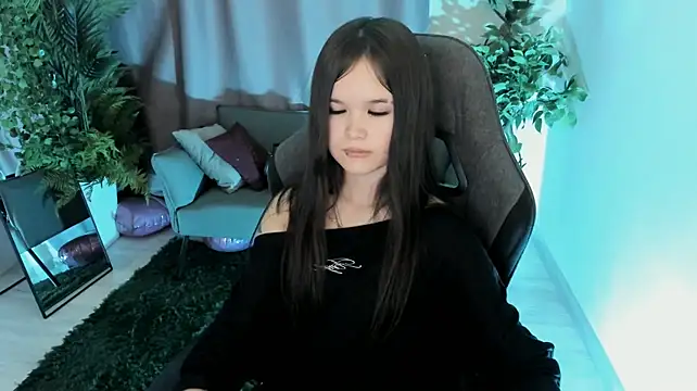 Elainebeness 现场XXX聊天