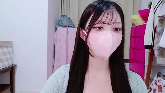 XXX chat uživo modela 0o_MOMO_o0