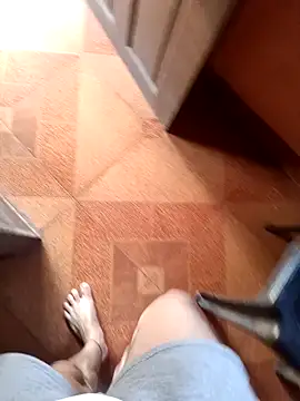 1010SumiT: διαδικτυακό σόου στην κάμερα