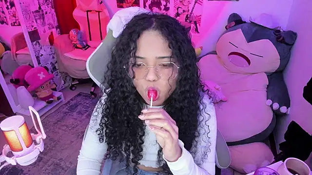 anyburkee: διαδικτυακό σόου στην κάμερα