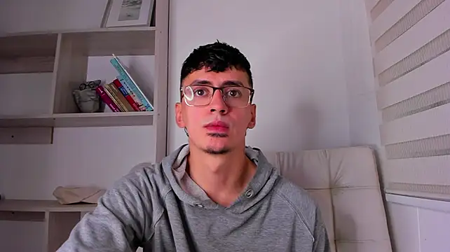 Show modela Aaron_Tate na web-kameri