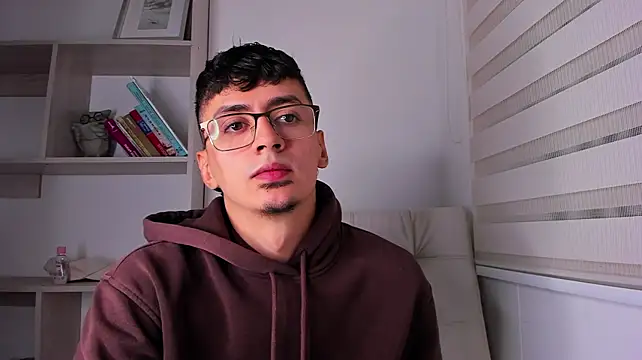 Show modela Aaron_Tate na web-kameri
