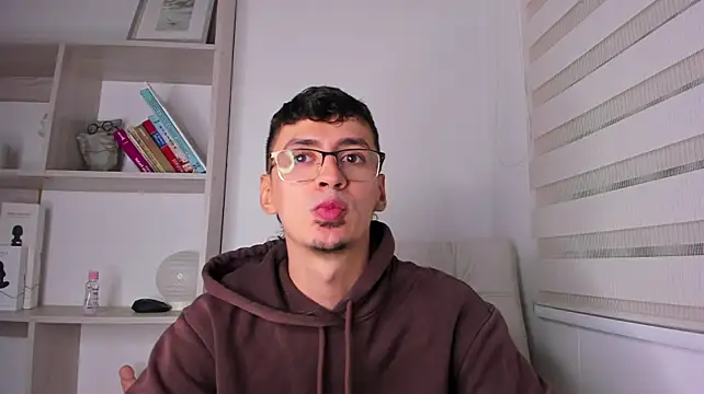 Pokazy przed kamerką – Aaron_Tate