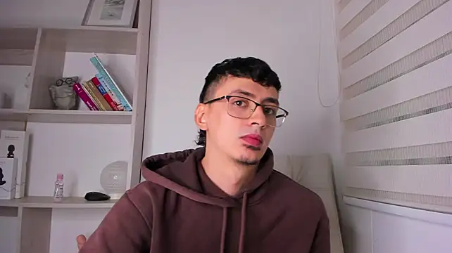 Show modela Aaron_Tate na web-kameri