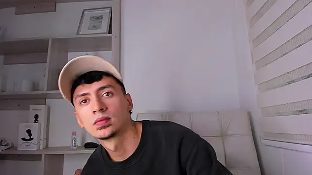 عرض كام Aaron_Tate