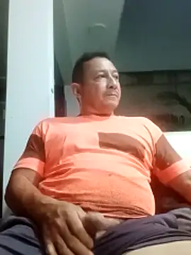 luchoarr: διαδικτυακό σόου στην κάμερα