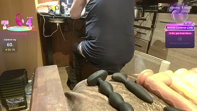 misteryman1956 Show in webcam