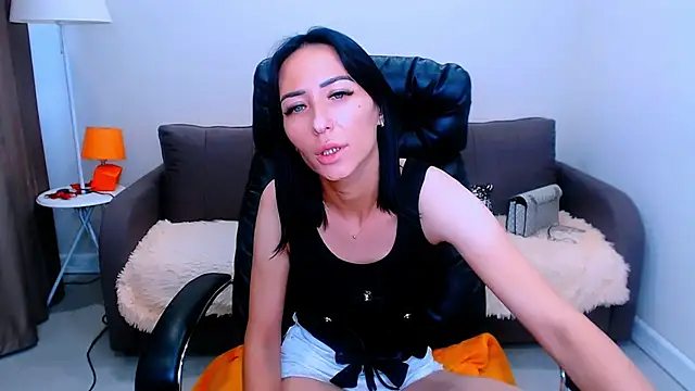 دردشة BURNING-BRUNETKA الجنسية المباشرة